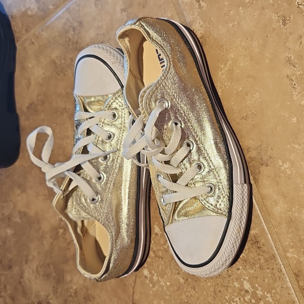 Euc gold converse size 6